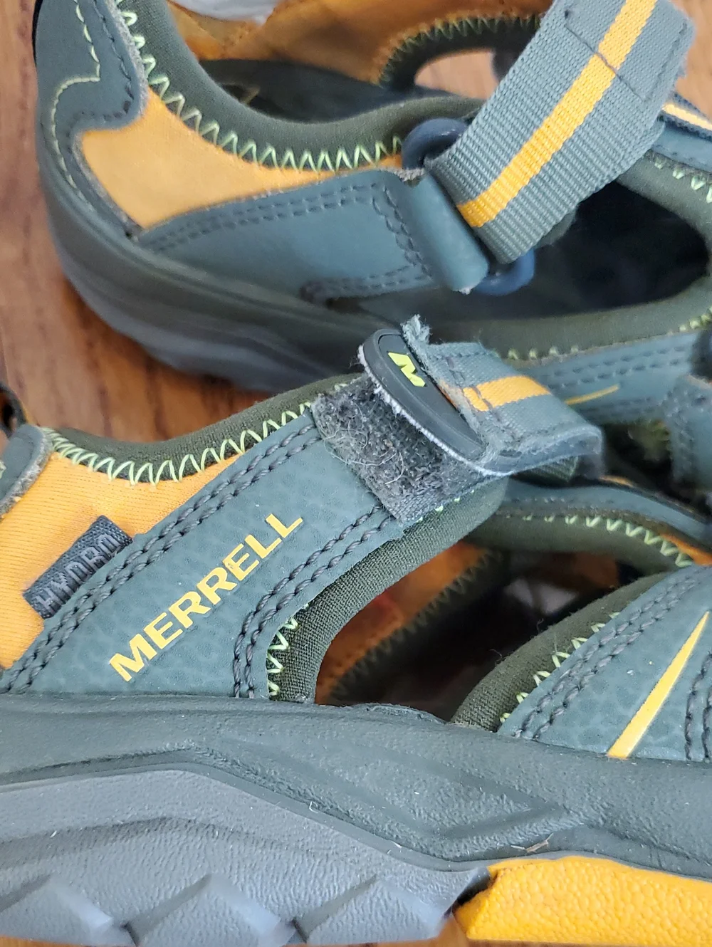 Merrell Kids Olive Green and Yellow Closed-Toe Sport Sandals Sz 13